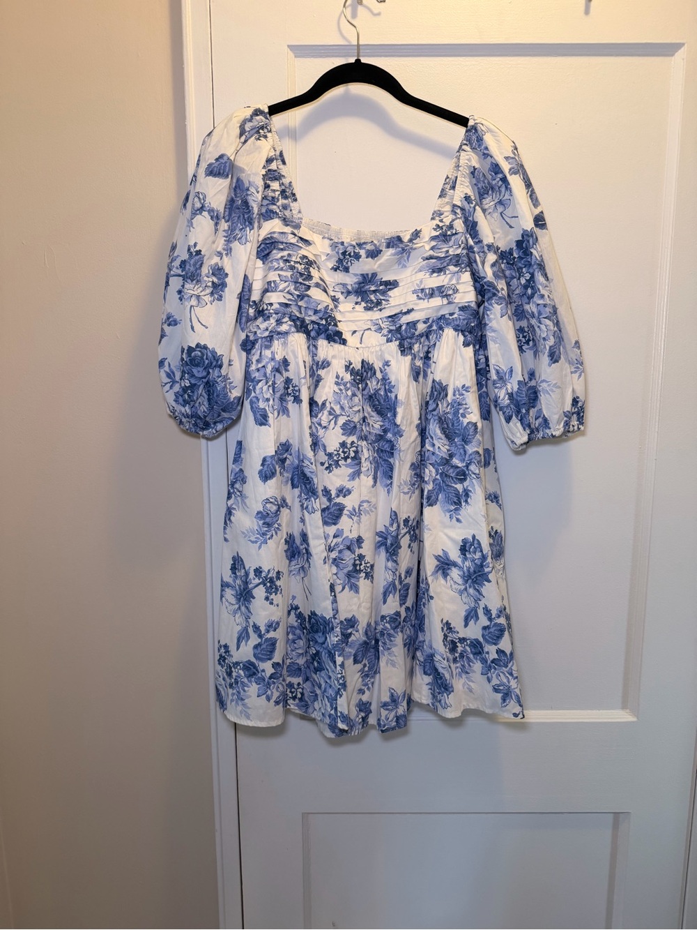 Abercrombie & Fitch Blue and White Floral Emerson Dress